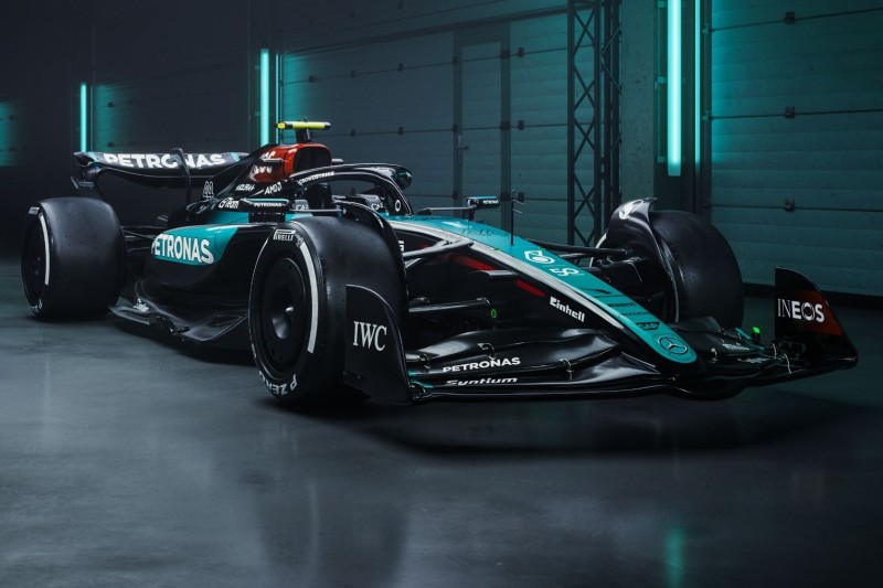 50 Jahre Petronas: Mercedes mit Sonderdesign in Singapur