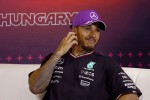 Hamilton appelle Verstappen à "agir en Champion du monde" par radio